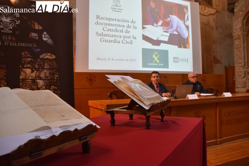 Pergaminos de la Edad Media que regresan a la Catedral de Salamanca. Foto de Vanesa Martins