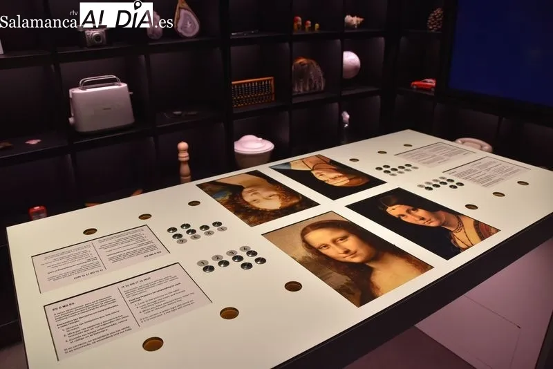 Inauguración de la exposición ‘Leonardo da Vinci. Observa, cuestiona, experimenta’, en la plaza de Anaya. Foto de Vanesa Martins