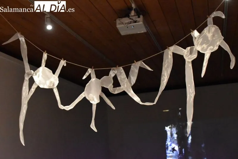 El Espacio Arte Experimental Fonseca acoge la exposición 'De lo sideral a lo visceral', del artista Darío Hernández. Foto de Vanesa Martins