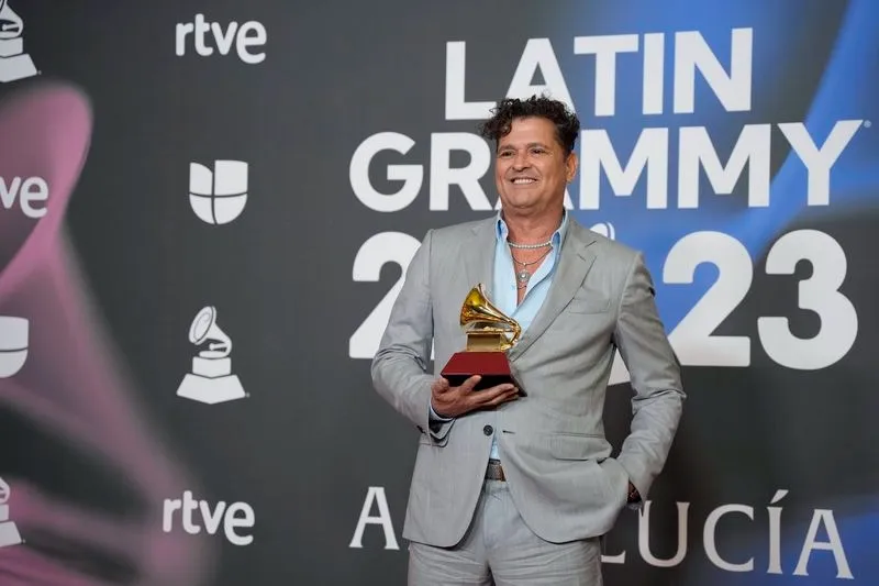 Premiados posando con sus gramófonos. Fotos EUROPA PRESS