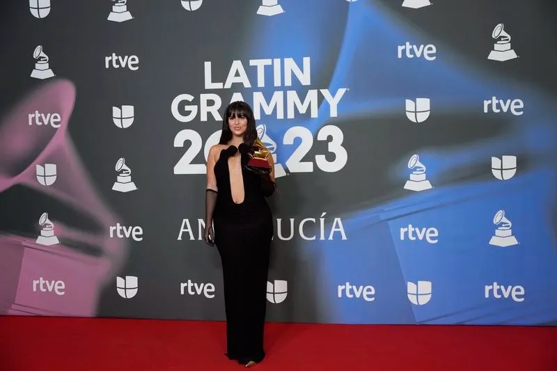 Premiados posando con sus gramófonos. Fotos EUROPA PRESS