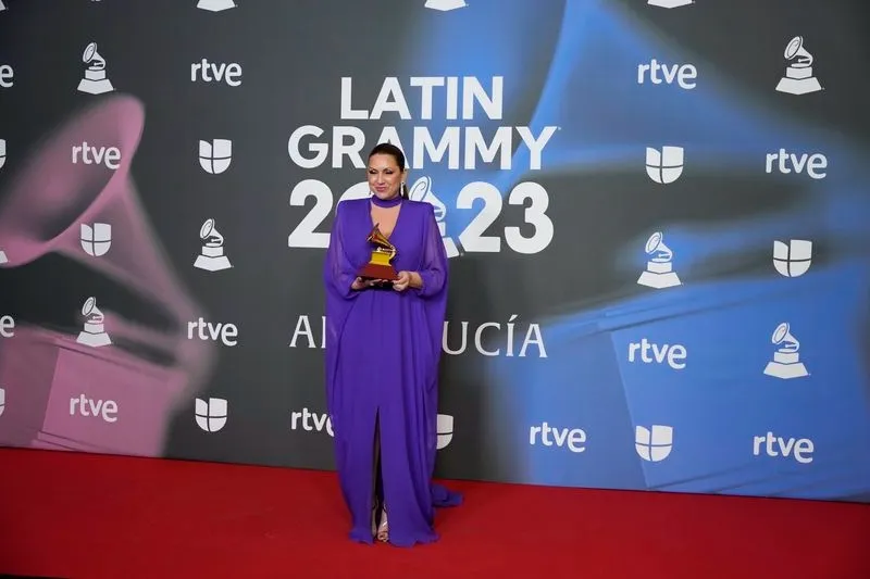Premiados posando con sus gramófonos. Fotos EUROPA PRESS