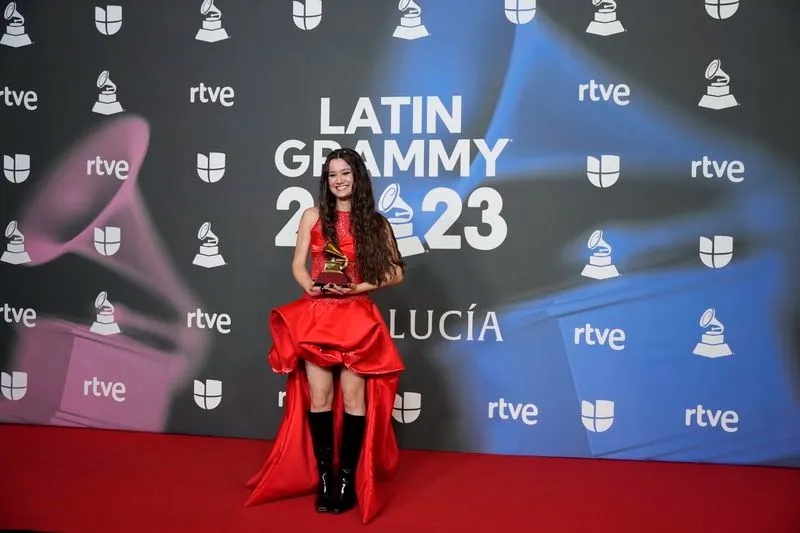 Premiados posando con sus gramófonos. Fotos EUROPA PRESS