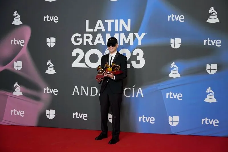 Premiados posando con sus gramófonos. Fotos EUROPA PRESS