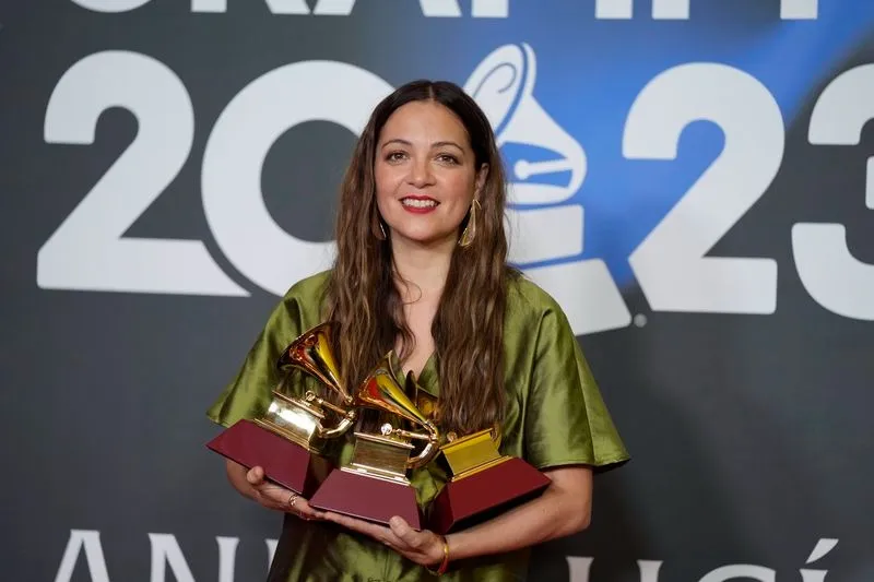 Premiados posando con sus gramófonos. Fotos EUROPA PRESS