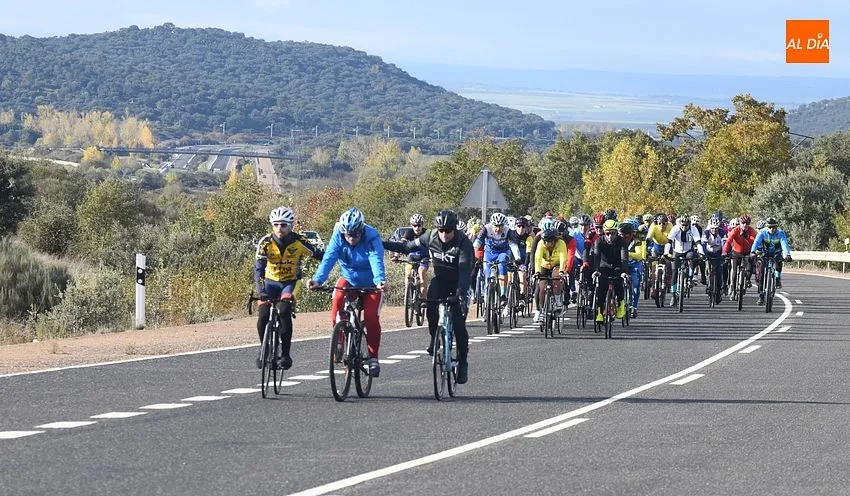 La afición ciclista mirobrigense en el homenaje póstumo a su compañero/ Fotos: Adrián M. Pastor