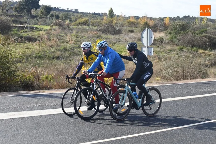 La afición ciclista mirobrigense en el homenaje póstumo a su compañero/ Fotos: Adrián M. Pastor