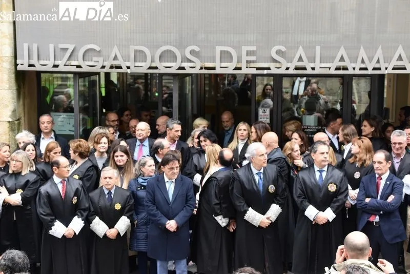 Una nueva concentración en Salamanca en defensa de la separación de poderes y contra la Ley de Amnistía | FOTOS: Vanesa Martins 