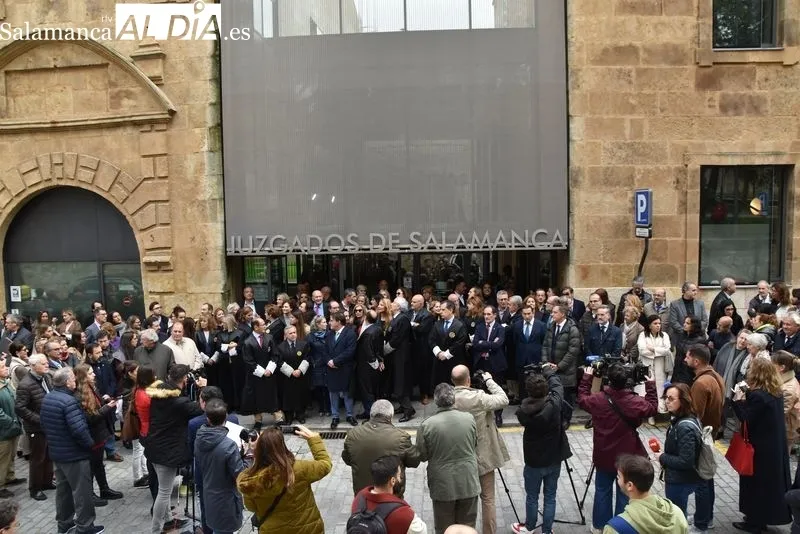 Una nueva concentración en Salamanca en defensa de la separación de poderes y contra la Ley de Amnistía | FOTOS: Vanesa Martins 