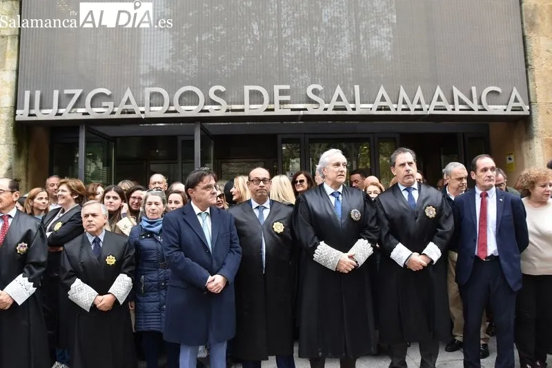 Una nueva concentración en Salamanca en defensa de la separación de poderes y contra la Ley de Amnistía | FOTOS: Vanesa Martins 