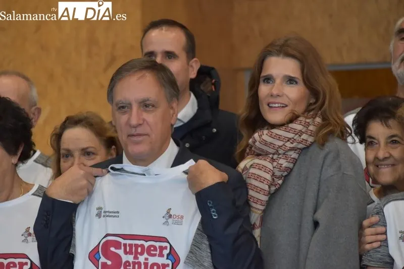Carlos García Carbayo, visita a las personas participantes en el programa SuperSénior