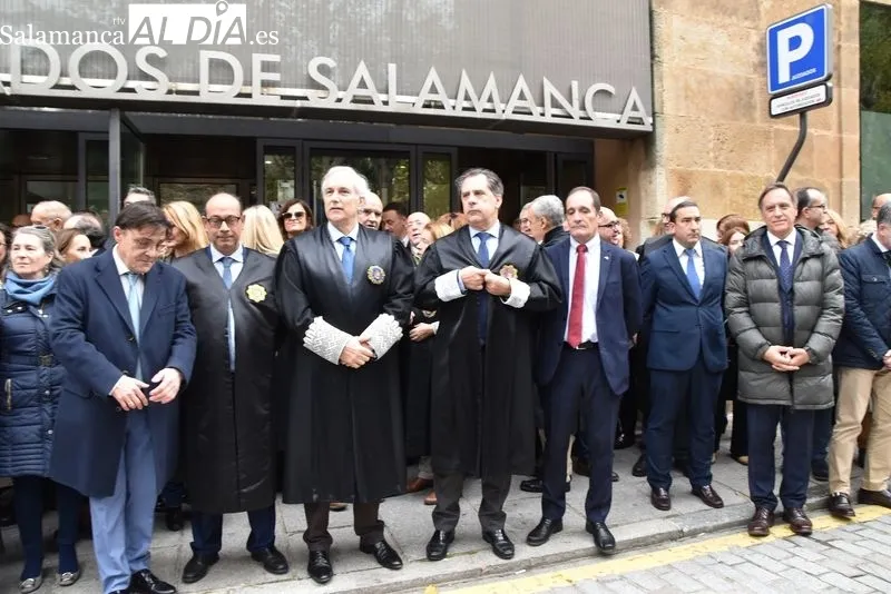 Una nueva concentración en Salamanca en defensa de la separación de poderes y contra la Ley de Amnistía | FOTOS: Vanesa Martins 