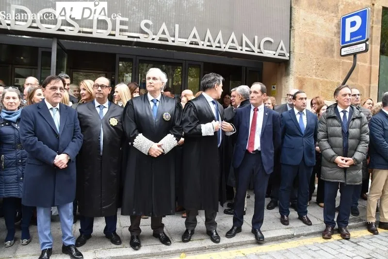 Una nueva concentración en Salamanca en defensa de la separación de poderes y contra la Ley de Amnistía | FOTOS: Vanesa Martins 