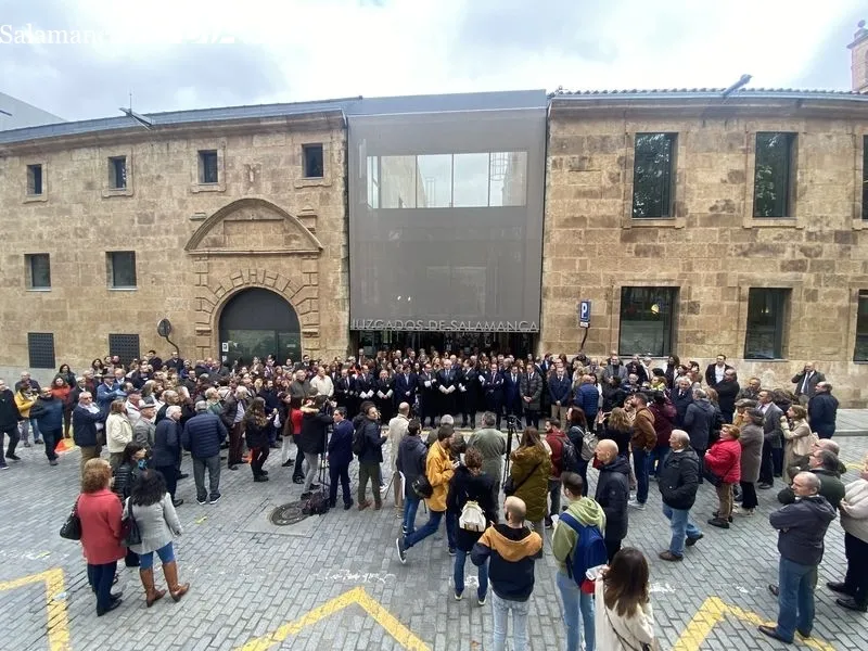 Una nueva concentración en Salamanca en defensa de la separación de poderes y contra la Ley de Amnistía | FOTOS: Vanesa Martins 