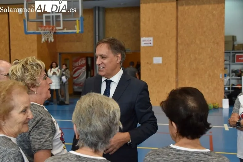 Carlos García Carbayo, visita a las personas participantes en el programa SuperSénior