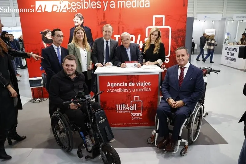 Visita a Intur del consejero de Cultura, Gonzalo Santonja. Foto de David Sañudo