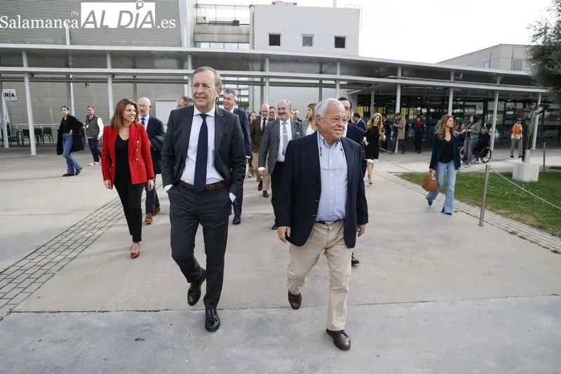 Visita a Intur del consejero de Cultura, Gonzalo Santonja. Foto de David Sañudo