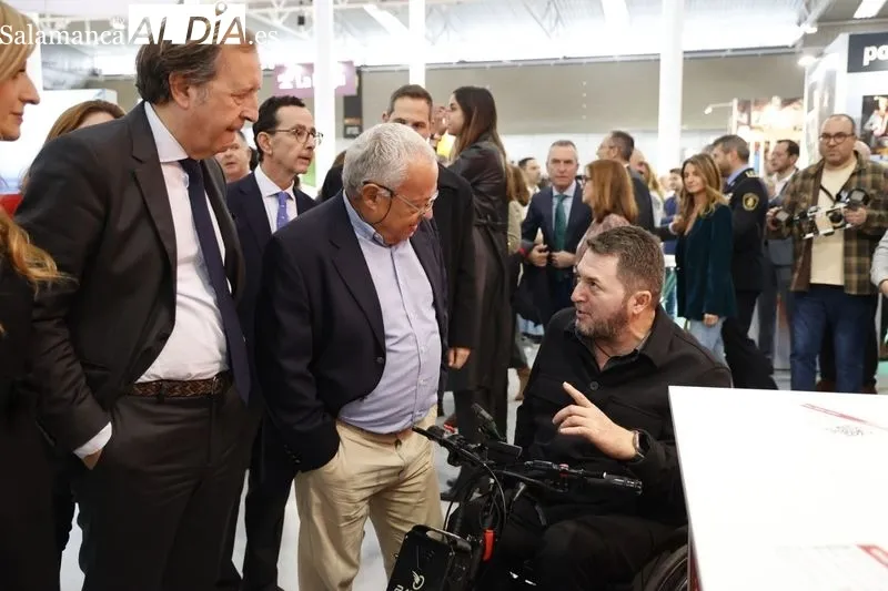 Visita a Intur del consejero de Cultura, Gonzalo Santonja. Foto de David Sañudo