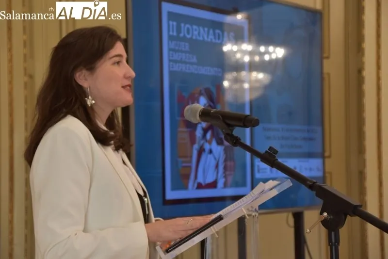 La concejala de Familia e Igualdad de Oportunidades, Miryam Rodríguez, presenta las II Jornadas ‘Mujer, Empresa y Emprendimiento’ en colaboración con la Asociación de Empresarias de Salamanca. Foto Vanesa Martins