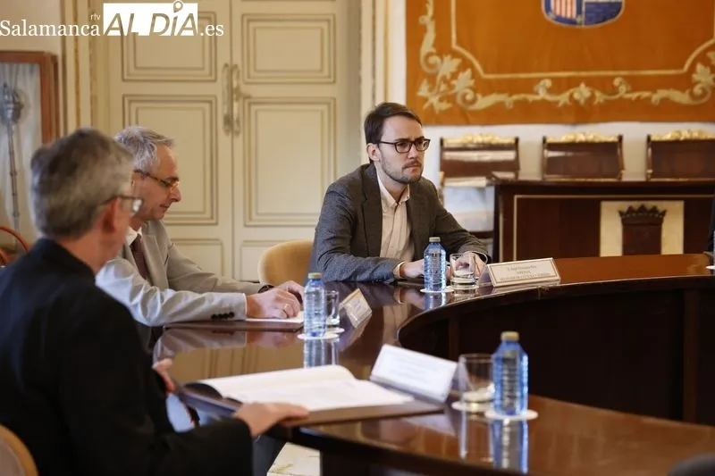 Reunión de esta mañana en el Ayuntamiento del Jurado de Honores y Distinciones de Salamanca. Foto de David Sañudo