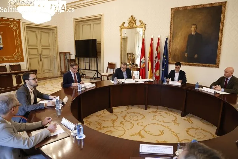 Reunión de esta mañana en el Ayuntamiento del Jurado de Honores y Distinciones de Salamanca. Foto de David Sañudo