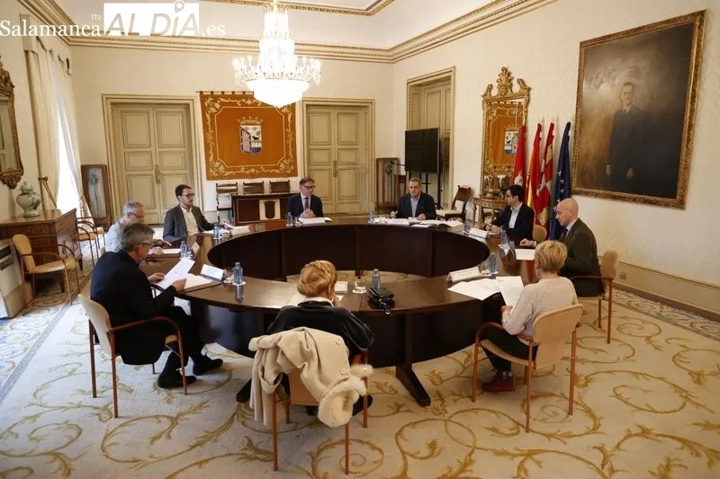 Reunión de esta mañana en el Ayuntamiento del Jurado de Honores y Distinciones de Salamanca. Foto de David Sañudo