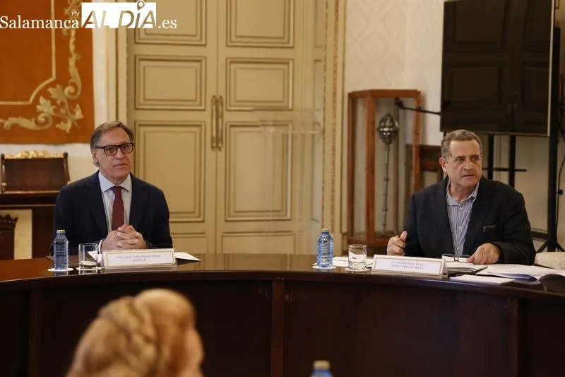 Reunión de esta mañana en el Ayuntamiento del Jurado de Honores y Distinciones de Salamanca. Foto de David Sañudo