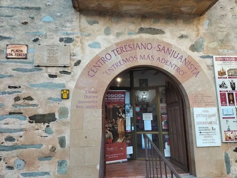 Foto 8 - El Carmelo Descalzo instala tres l&aacute;pidas conmemorativas en la Plaza de Santa Teresa