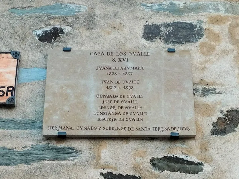Foto 6 - El Carmelo Descalzo instala tres l&aacute;pidas conmemorativas en la Plaza de Santa Teresa