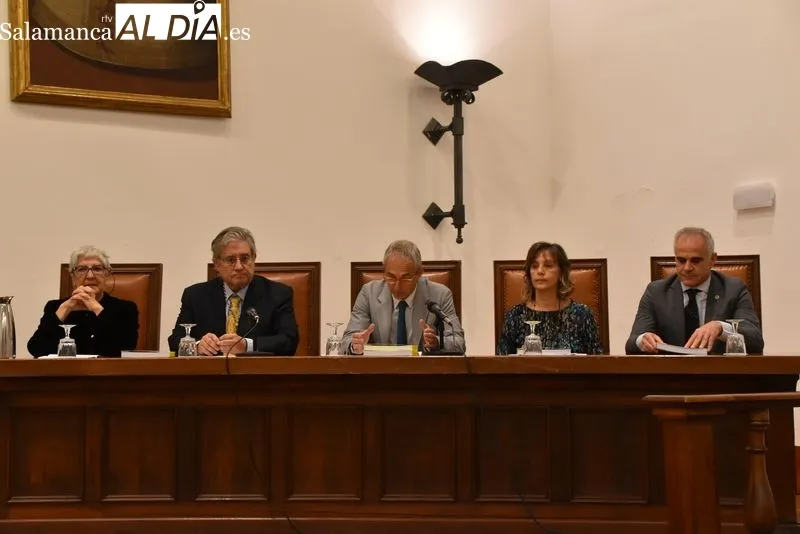 Presentación en el Aula Salinas del libro 'La Historia de la RAMSA. 50 aniversario (1971-2021)'. Foto Vanesa Martins