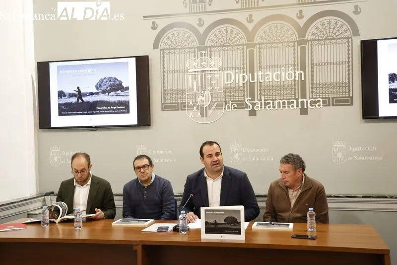 Presentación en la Diputación del libro 'Memoria e identidad. Un viaje atemporal'. Foto de David Sañudo