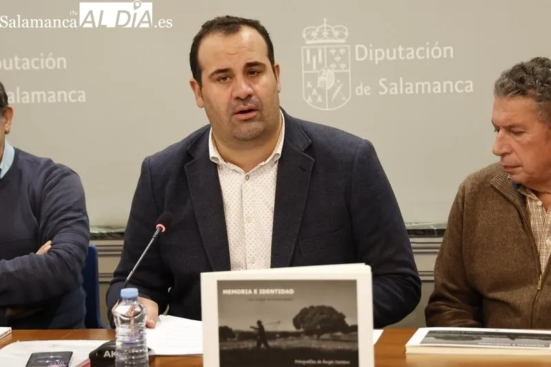 Presentación en la Diputación del libro 'Memoria e identidad. Un viaje atemporal'. Foto de David Sañudo