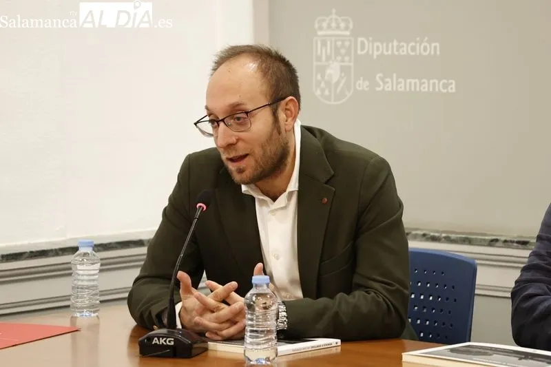 Presentación en la Diputación del libro 'Memoria e identidad. Un viaje atemporal'. Foto de David Sañudo