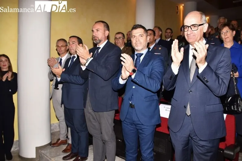 Entrega de las Medallas de Oro de la Cámara de Comercio a El Viti, el Niño Capea y Julio Robles