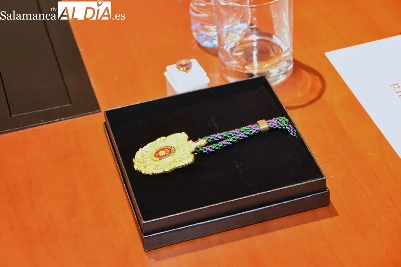 Entrega de las Medallas de Oro de la Cámara de Comercio a El Viti, el Niño Capea y Julio Robles