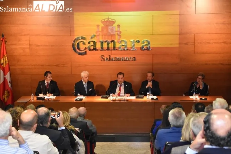 Entrega de las Medallas de Oro de la Cámara de Comercio a El Viti, el Niño Capea y Julio Robles