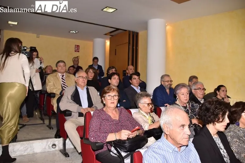 Entrega de las Medallas de Oro de la Cámara de Comercio a El Viti, el Niño Capea y Julio Robles