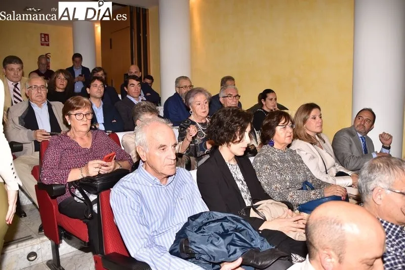 Entrega de las Medallas de Oro de la Cámara de Comercio a El Viti, el Niño Capea y Julio Robles
