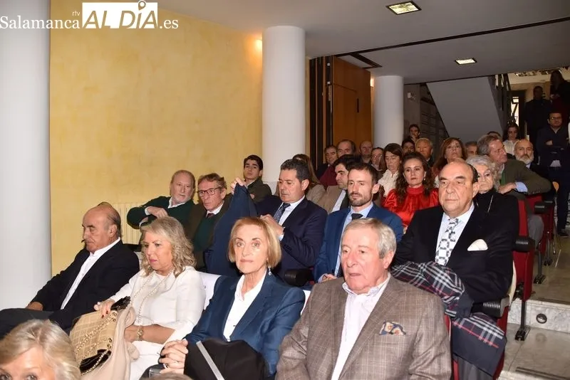 Entrega de las Medallas de Oro de la Cámara de Comercio a El Viti, el Niño Capea y Julio Robles