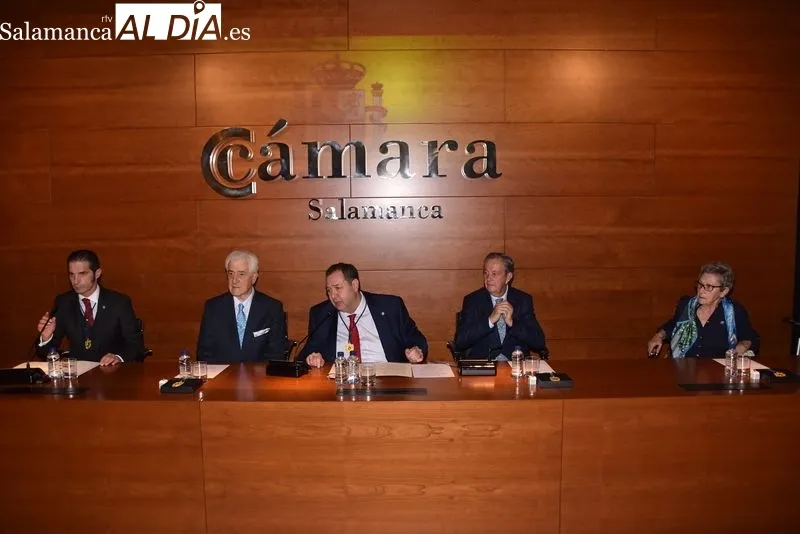Entrega de las Medallas de Oro de la Cámara de Comercio a El Viti, el Niño Capea y Julio Robles