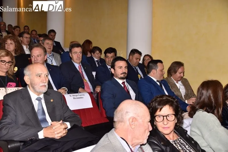 Entrega de las Medallas de Oro de la Cámara de Comercio a El Viti, el Niño Capea y Julio Robles