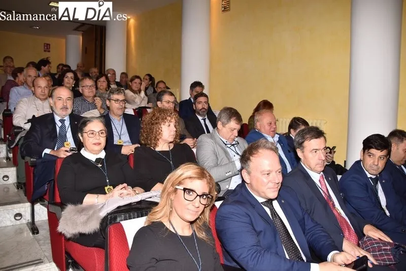 Entrega de las Medallas de Oro de la Cámara de Comercio a El Viti, el Niño Capea y Julio Robles