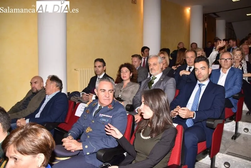 Entrega de las Medallas de Oro de la Cámara de Comercio a El Viti, el Niño Capea y Julio Robles