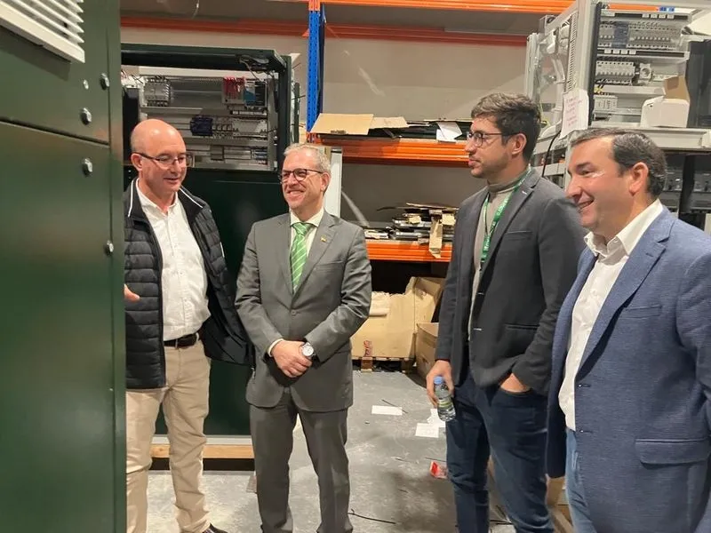 El consejero de Industria, Comercio y Empleo, Mariano Veganzones, ha visitado la empresa Meins de Salamanca