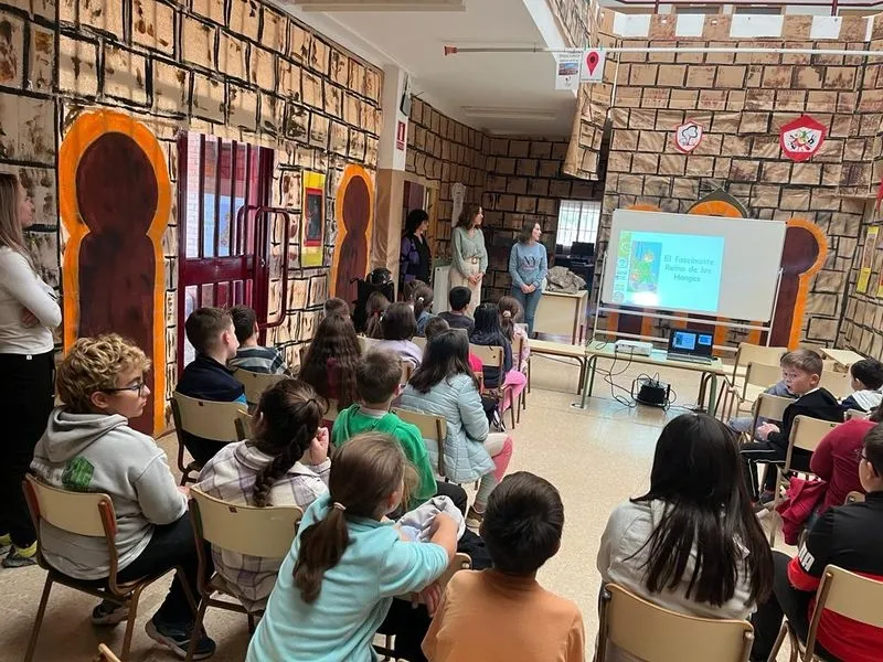 Escolares de Matilla de los Caños en una charla micológica