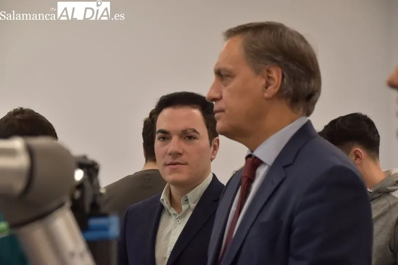 Visita del alcalde de Salamanca, Carlos García Carbayo, al Centro de Formación y Emprendimiento TORMES . Foto de Vanesa Martins