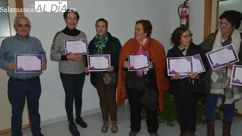 El hogar del jubilado acogió la proyección del corto y el juego del 'Bingo por las mujeres'