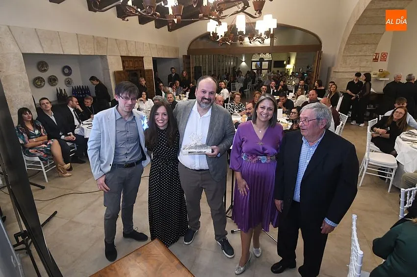 Foto 4 - El empresariado premia en una festiva velada a Olegario Renilla, Pizpireta Villa Rural y Seat Las Cantinas