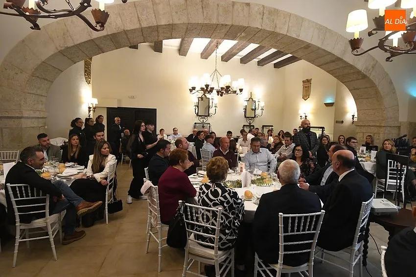 Foto 6 - El empresariado premia en una festiva velada a Olegario Renilla, Pizpireta Villa Rural y Seat Las Cantinas