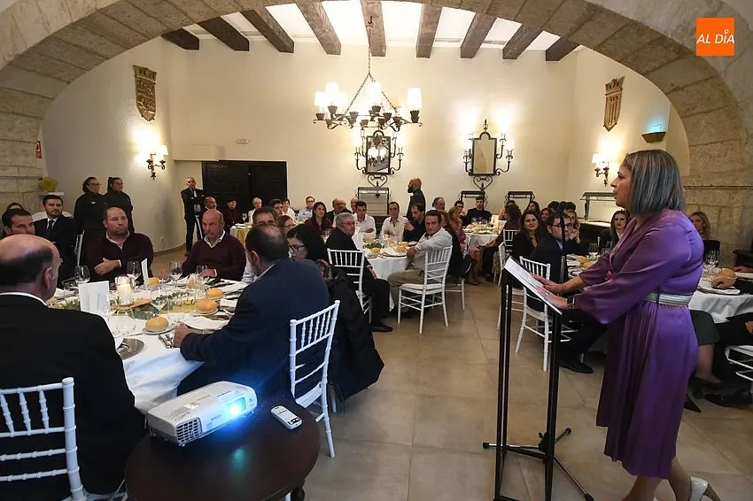 Foto 5 - El empresariado premia en una festiva velada a Olegario Renilla, Pizpireta Villa Rural y Seat Las Cantinas